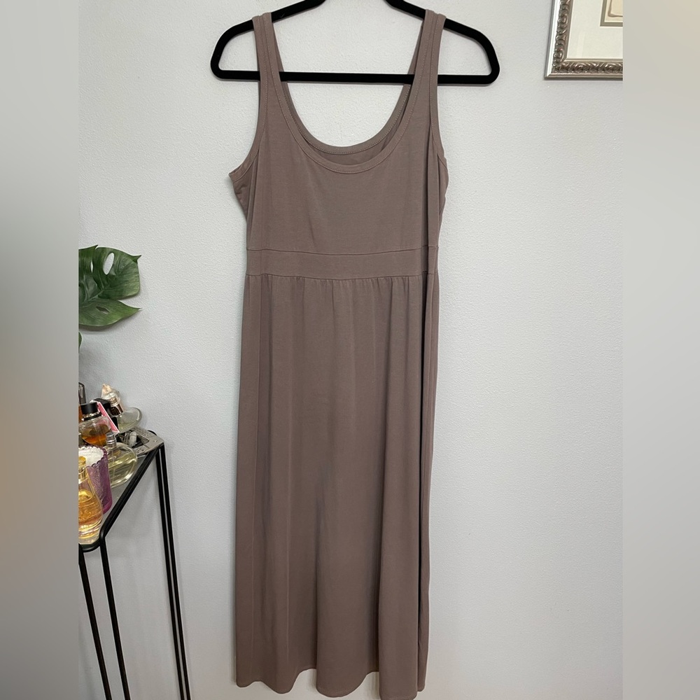 NWOT Comfy Taupe Sleeveless Maxi Dress size L